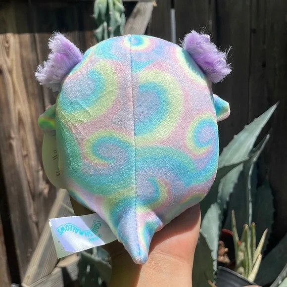 🌈Squishmallows Vive the Rainbow Tie-dye Axolotl - Picture 3 of 7